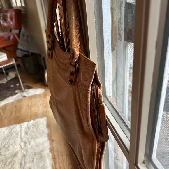 Balenciaga Tan Leather Shoulder Bag - Picture 6 of 10
